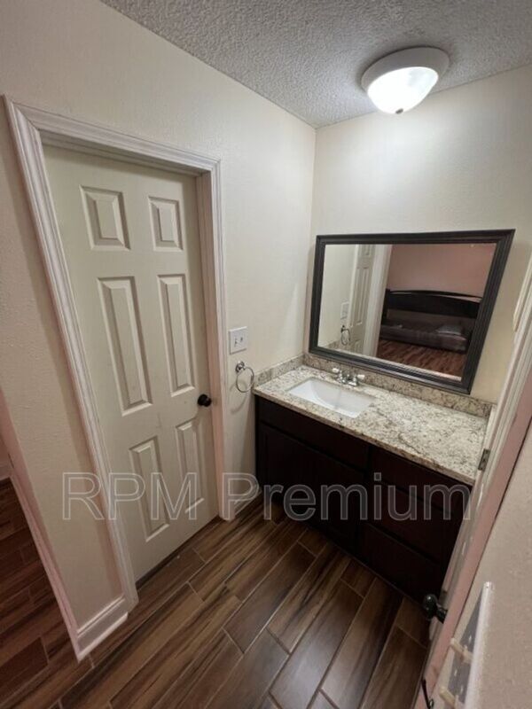 Building Photo - 1944 W Marsden Pl