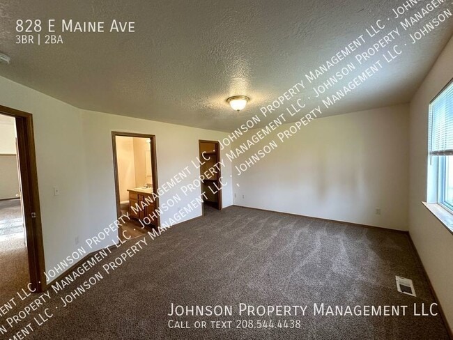 Building Photo - 828 E Maine Ave