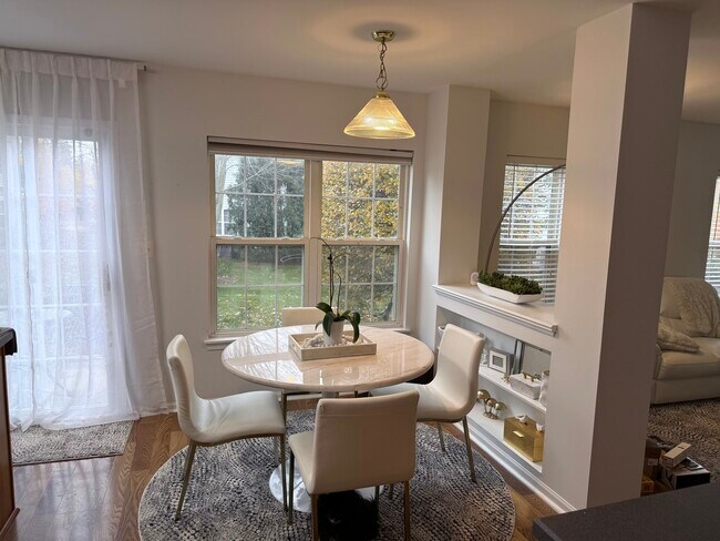 Building Photo - 2727 Borkshire Ln