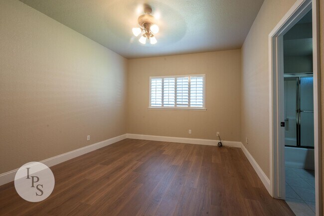 Building Photo - Move in by September 1st and get the rest of August FREE! North Fresno Villa San Marcos Apt, 2BR/...