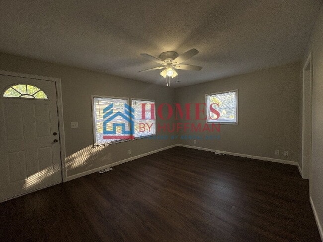 Building Photo - Two Bedroom Duplex | North Side Location