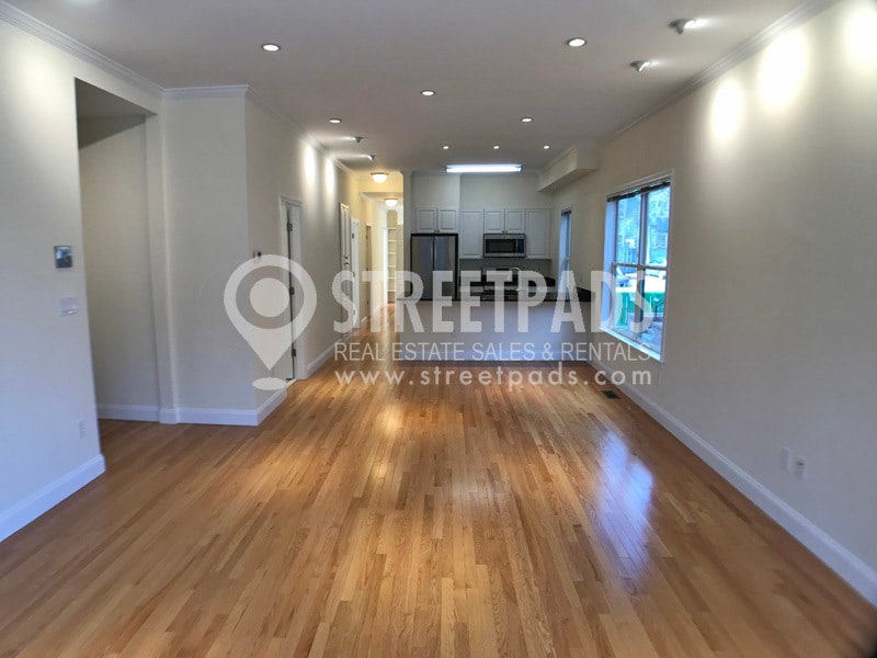 Building Photo - 15 Langdon St