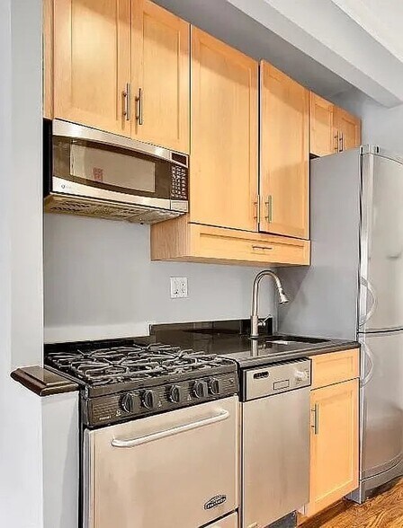 Building Photo - 202 E 13th St