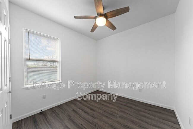 Building Photo - 323 Gabriel