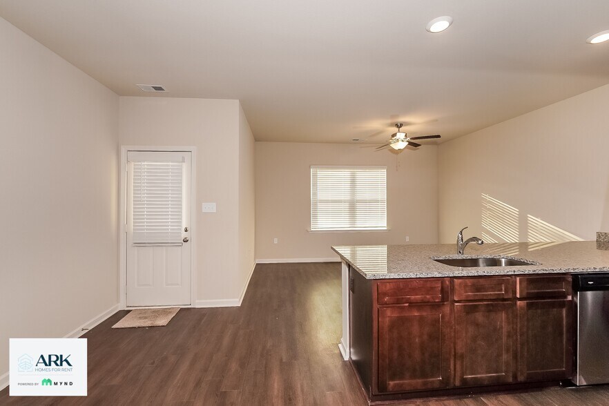 Building Photo - 6147 Rainbow Row