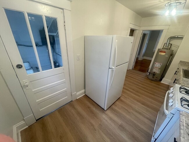 Building Photo - One Bedroom House for rent close to Rivermont shops and Randolph College.