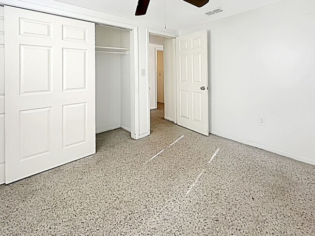 Building Photo - Pet-Friendly Rental Between University Pkw...