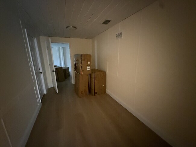 Building Photo - NEWLY RENOVATED 2 BEDROOM, 1 BATH HOME – 1...