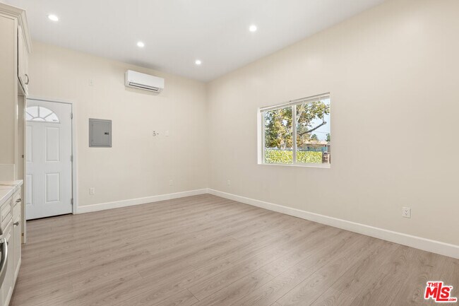 Building Photo - 6255 Gentry Ave