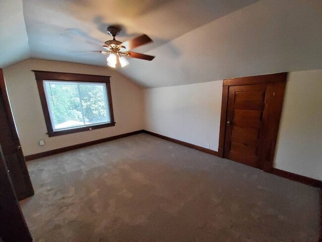 Building Photo - 1102 Chicago St