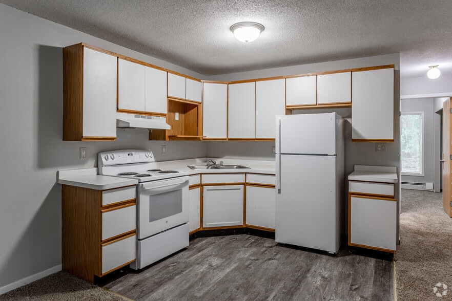 3BR, 1BA - 800SF - Kitchen - Suite Liv'N - Willmar