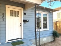 Building Photo - 807 E Riverside Dr