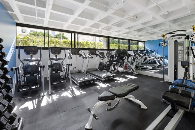 Building Photo - 2200 Sacramento St