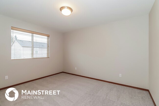 Building Photo - 1424 202nd St Ct E