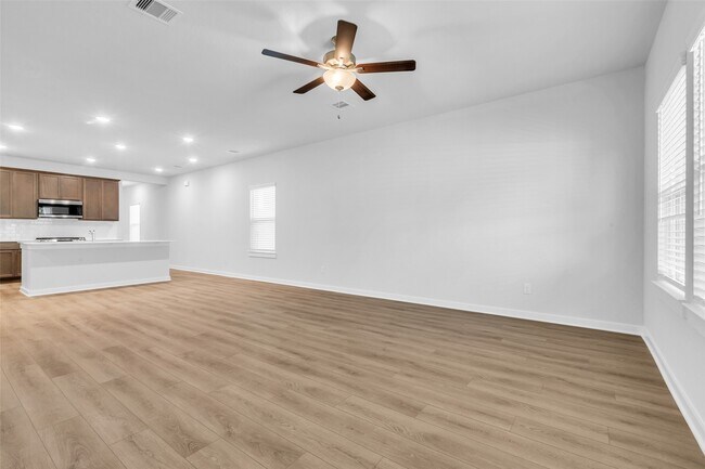 Building Photo - 8550 Blueberry Ash St