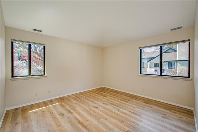Building Photo - Elegant Condo Near the River
