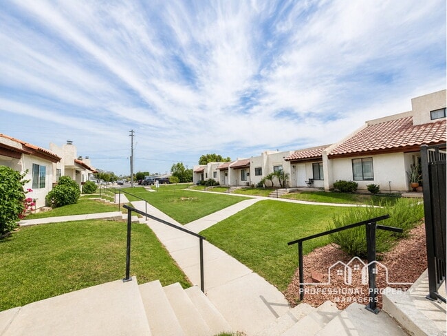 Building Photo - 2-bedroom, 2-bathroom home in Casitas Del Valle Townhouses