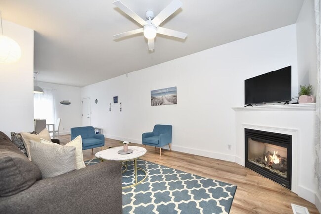 Building Photo - Charming 3 Bedroom, 2.5 Bathroom Home Fully Furnished in Benton Harbor Close to Lake Michigan and...