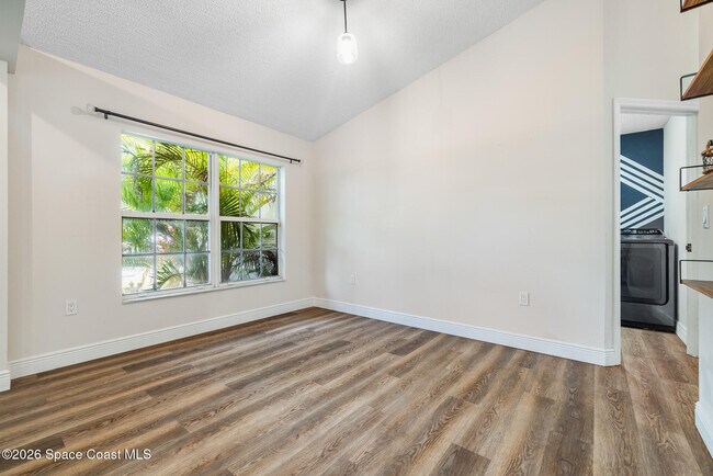 Building Photo - 1126 Ruby St SE