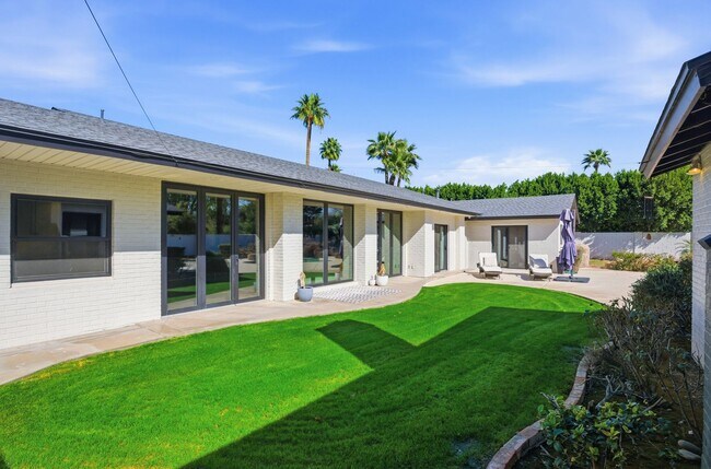 Building Photo - FULLY FURNISHED EXECUTIVE PHOENIX COUNTRY CLUB HOME IN GATED COMMUNITY