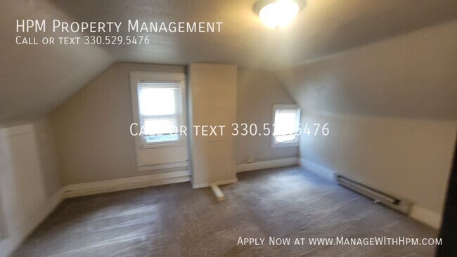 Building Photo - 551 Allyn St