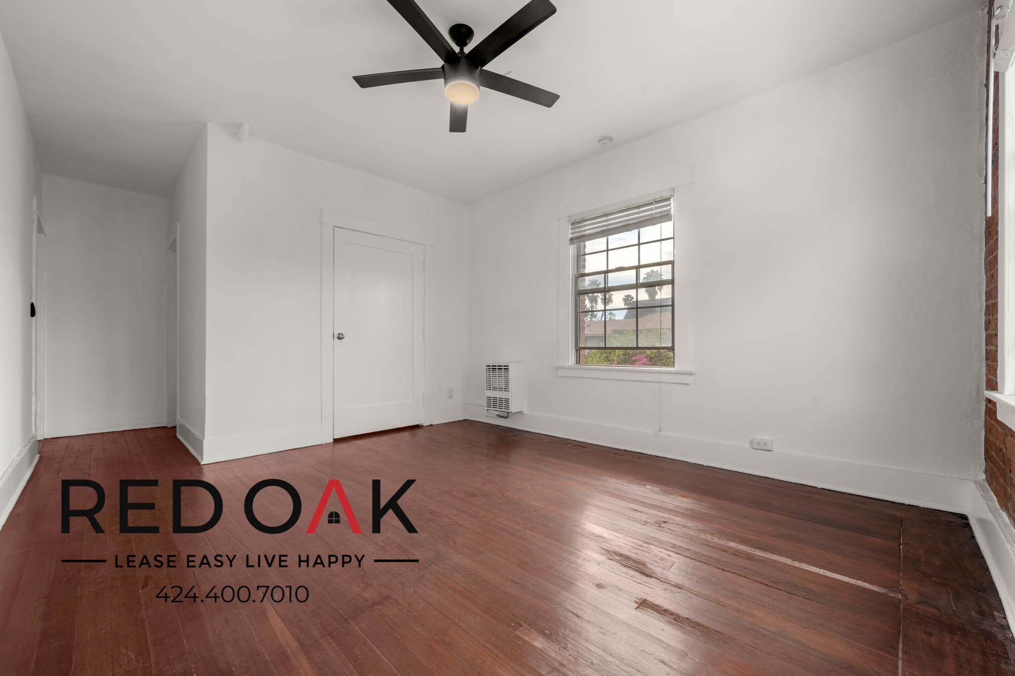 Building Photo - 1110 S Lake St