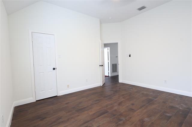 Building Photo - 5901 Louisville Dr