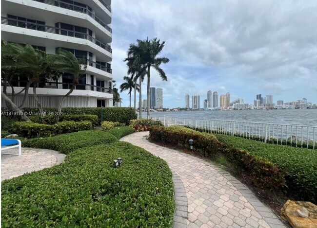 Building Photo - 3600 Mystic Pointe Dr