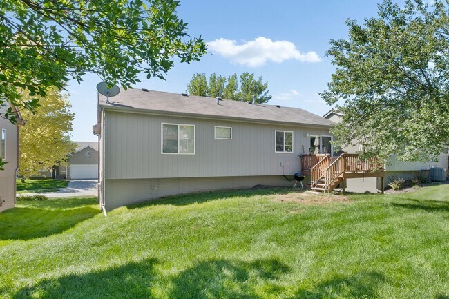 Building Photo - Beautiful Multilevel home in Cattail Creek III