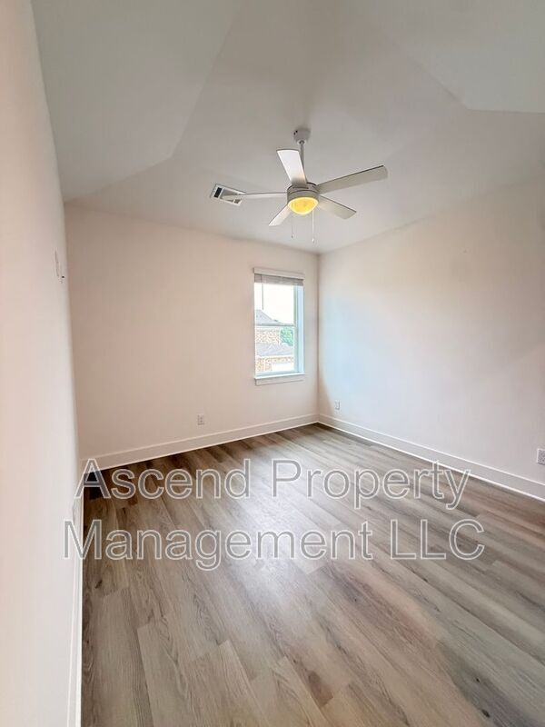 Building Photo - 100 Leggo Ave
