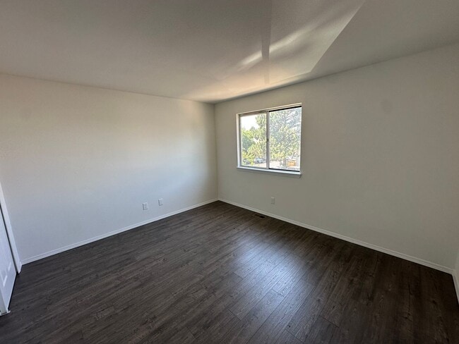 Building Photo - LOCATION LOCATION!! Open and inviting 3-be...