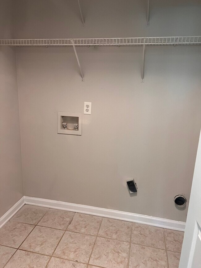 Building Photo - 2 BR with Basement Available NOW!