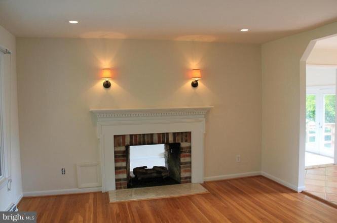 Building Photo - 8319 Sharon Dr