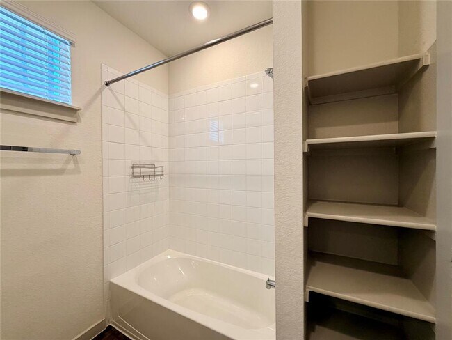 Building Photo - 3008 Louris Ln