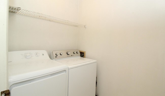 Building Photo - 1006 N Molly Ct