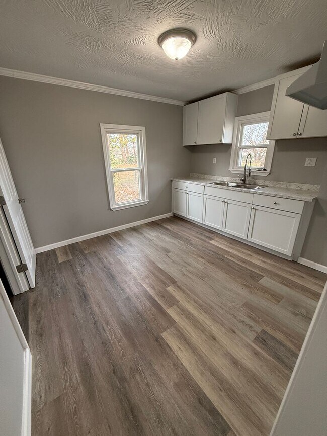 Building Photo - 1 bedroom/1 bath house