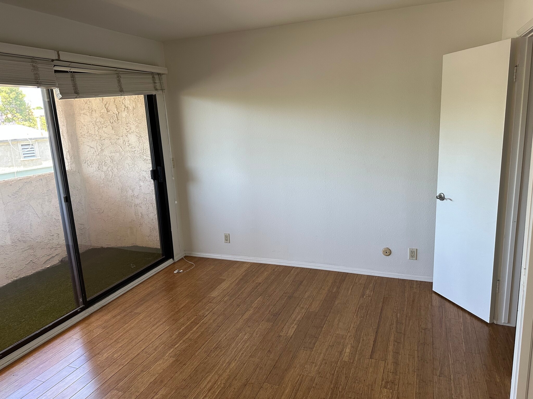 Building Photo - 609 S El Molino Ave