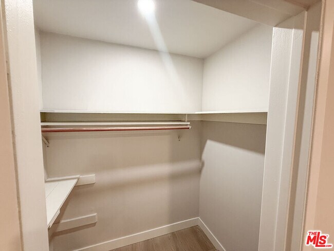 Building Photo - 1117 S Bedford St