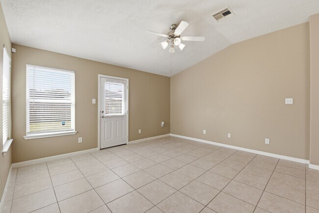 Building Photo - 1502 Stonehedge Bend Dr