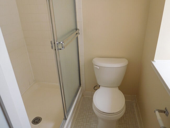 Building Photo - Renovated Townhome in the Heart of Bethesd...