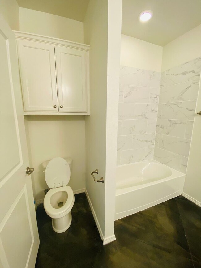 Building Photo - 5614 Gonzaga Ln