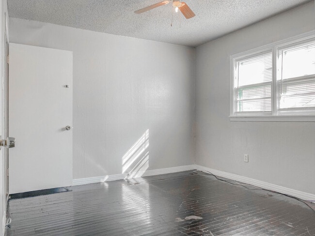 Building Photo - 3305 Itasca St