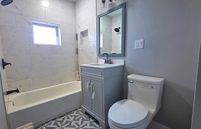 Building Photo - 3051 N Austin Ave