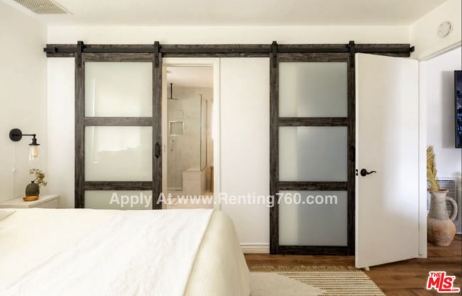 Building Photo - Updated 3 Bed 2 Bath Home on 2.5 Fenced In Acres with paid SOLAR PANELS!!