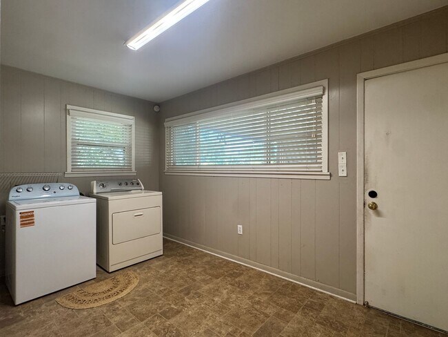 Building Photo - 10261 FM 724