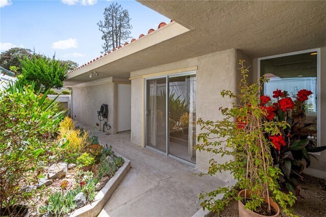 Building Photo - 7117 Avenida Altisima