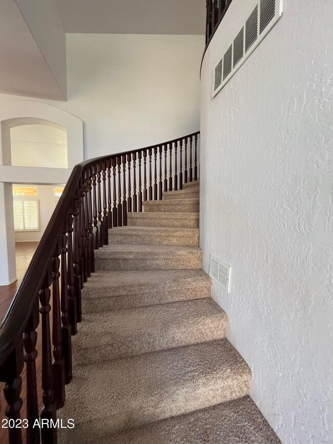 Building Photo - 1301 E Briarwood Terrace