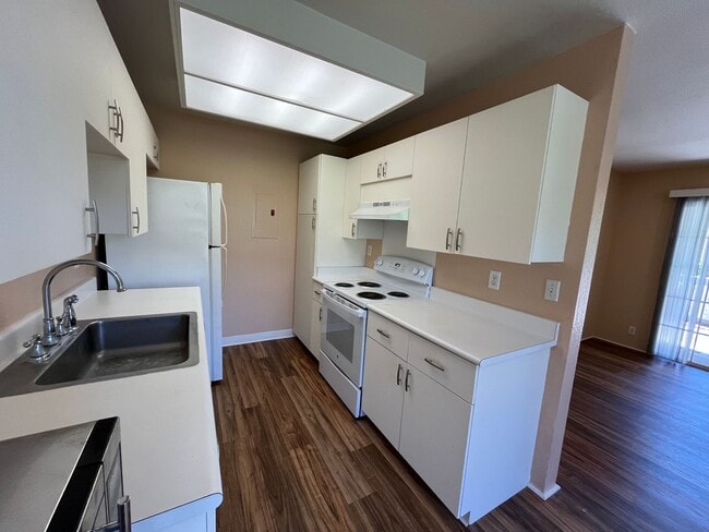 Building Photo - $2800, 2BR/1BA/2PKG, Crosspointe (Aiea/Hon...