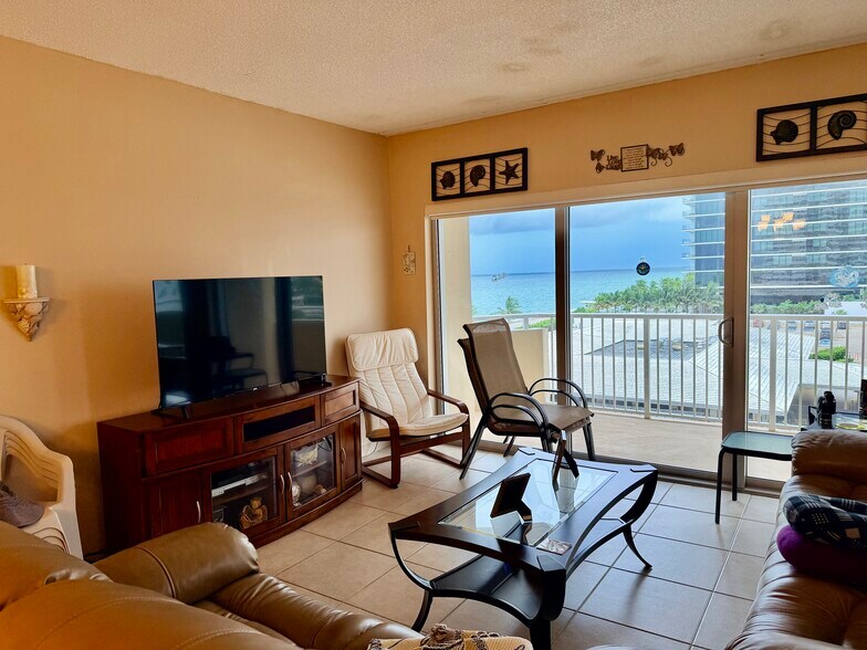 Living room - 1950 S Ocean Dr
