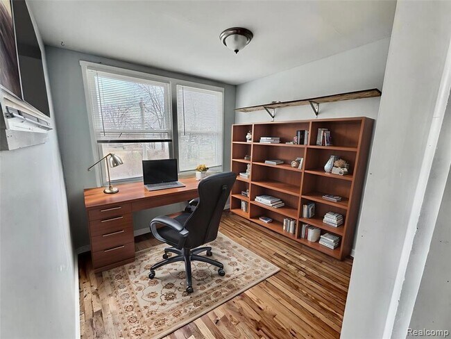 Building Photo - 222 Kenilworth St